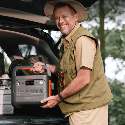 Jackery 1500 v2 Solar Generator