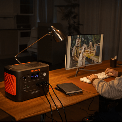 Jackery 1500 v2 Solar Generator